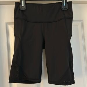 NWOT Athleta biking short with side zip pockets